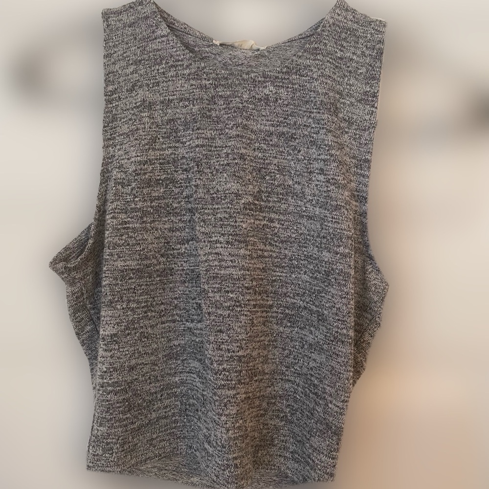 Grey knit crop top.